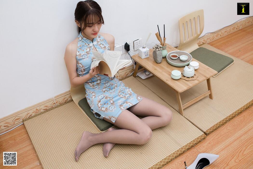 Model Wanping "Wanping Cheongsam Please Tea" [IESS Weird and Interesting] Beautiful legs and silk feet