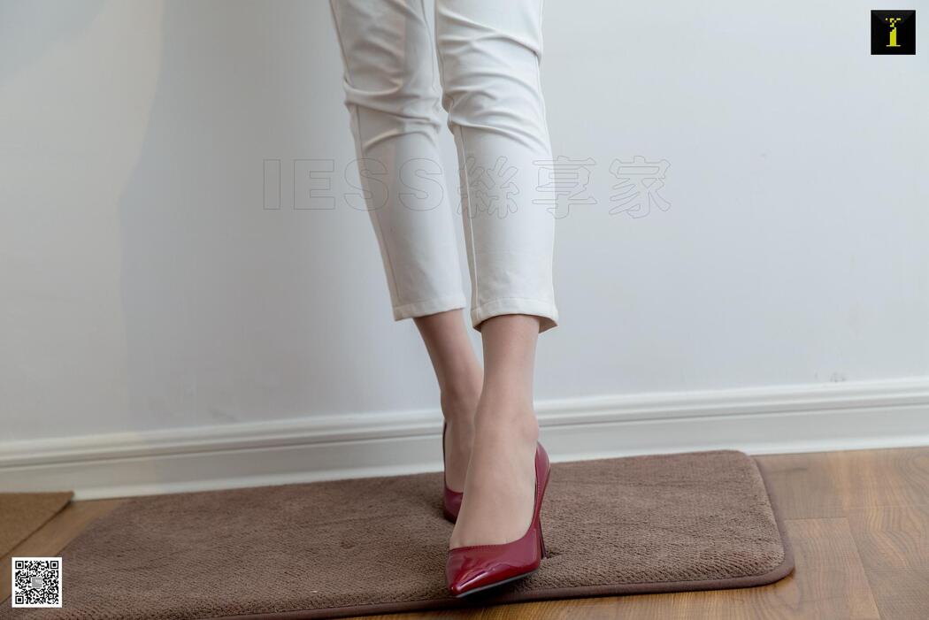 Model Wanping "Wanping Simple White Suit Pants" [异思趣向IESS] Beautiful legs and high heels