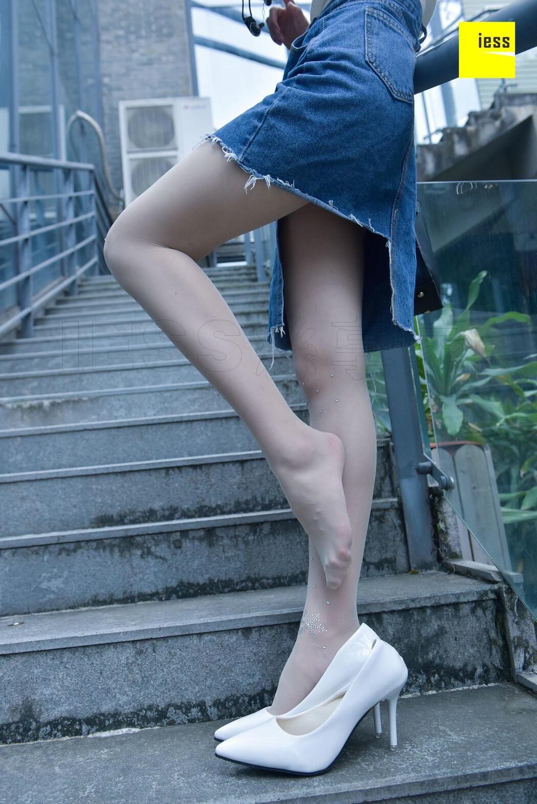 Silk Xiangjia 107 Jingjing "Crystal White Stockings" [IESS Weird and Interesting]