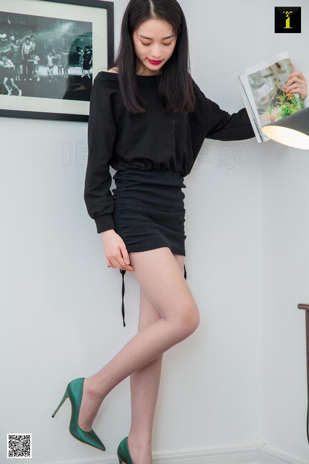 Model Shanshan "Shan Shan's Cool and Intellectual Fan" [Wei Siqu Xiang IESS] Beautiful legs and silk feet