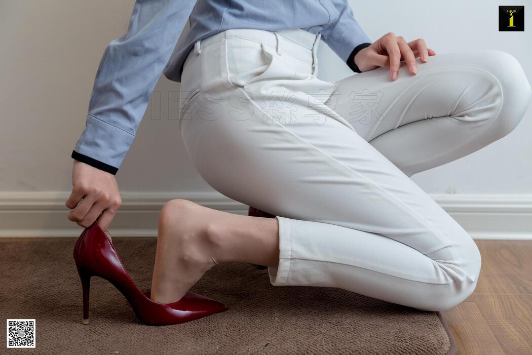 Model Wanping "Wanping Simple White Suit Pants" [异思趣向IESS] Beautiful legs and high heels