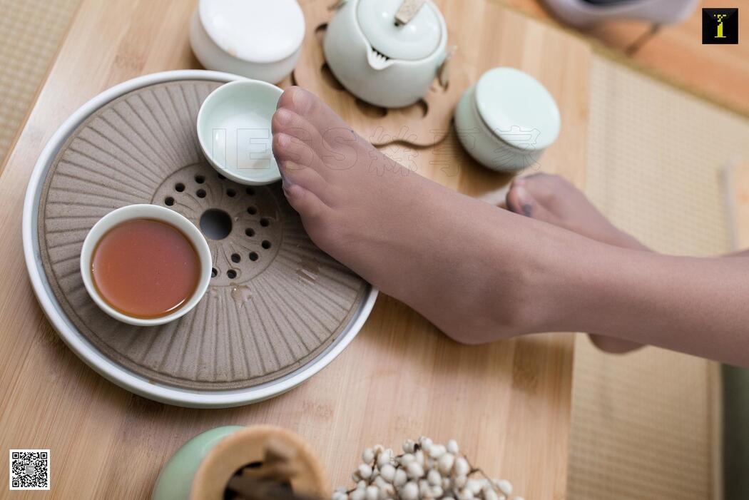 Model Wanping "Wanping Cheongsam Please Tea" [IESS Weird and Interesting] Beautiful legs and silk feet