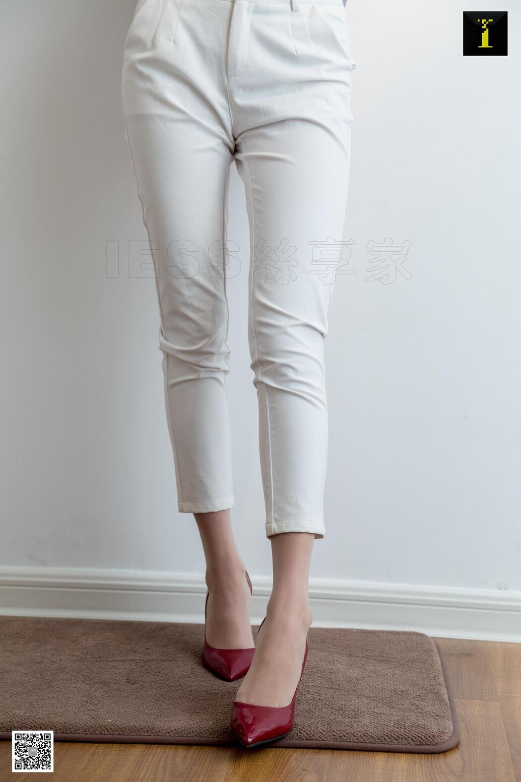 Model Wanping "Wanping Simple White Suit Pants" [异思趣向IESS] Beautiful legs and high heels