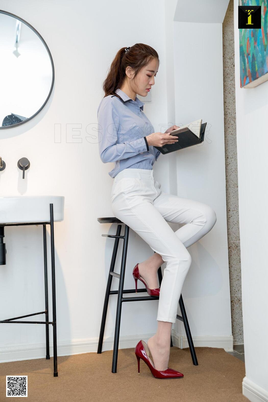 Model Wanping "Wanping Simple White Suit Pants" [异思趣向IESS] Beautiful legs and high heels