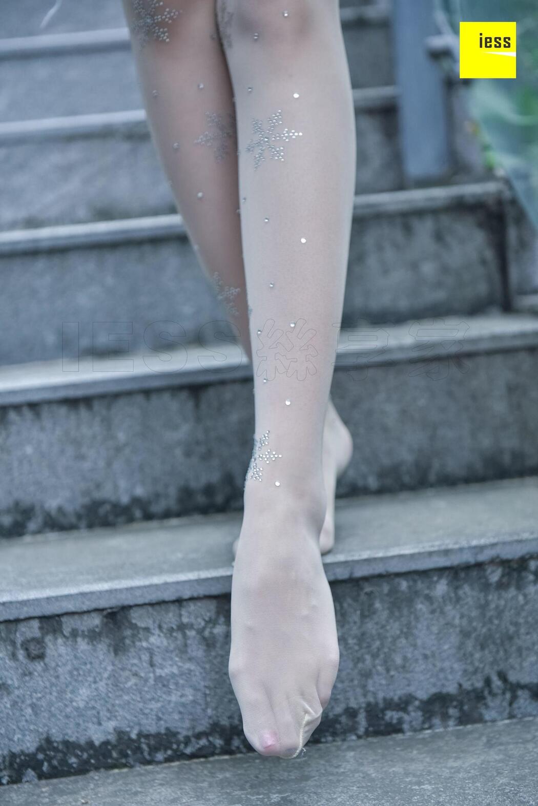 Silk Xiangjia 107 Jingjing "Crystal White Stockings" [IESS Weird and Interesting]