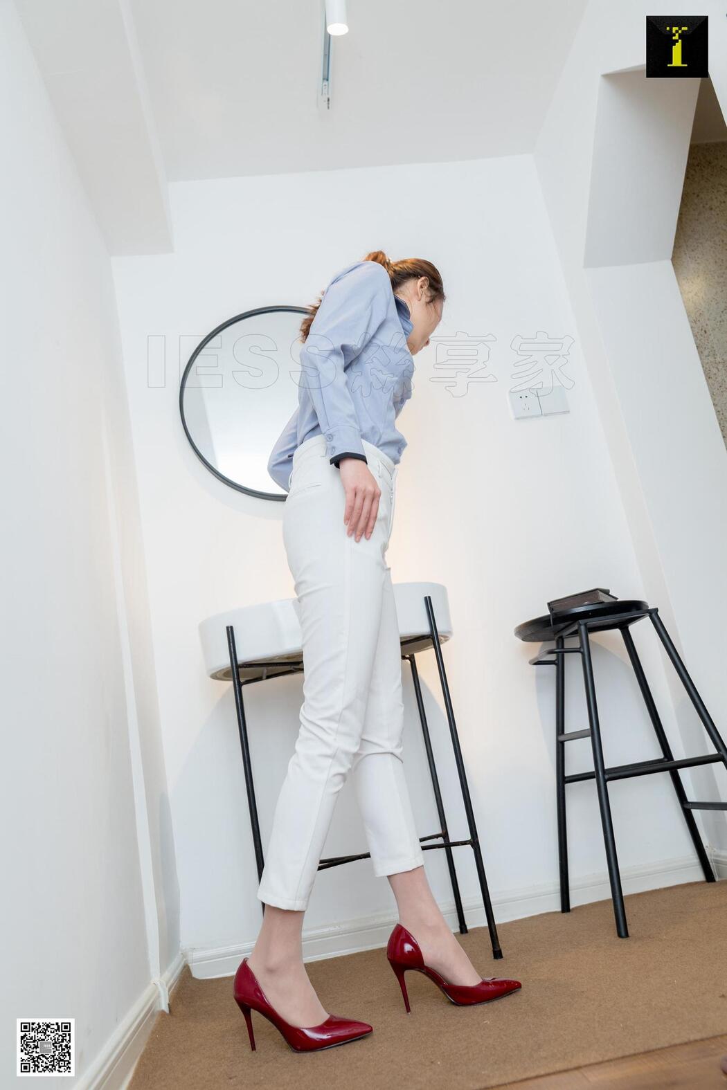 Model Wanping "Wanping Simple White Suit Pants" [异思趣向IESS] Beautiful legs and high heels