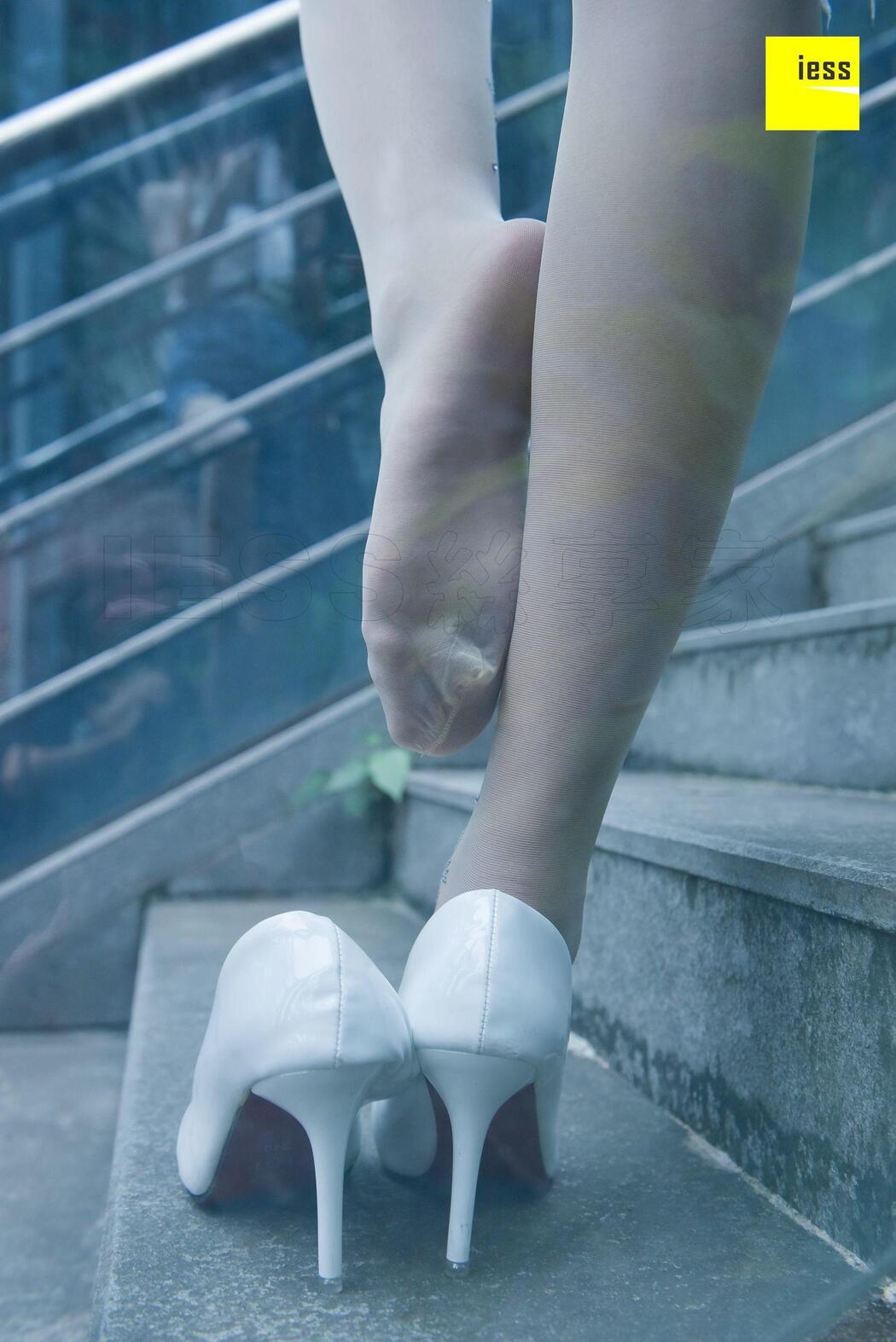 Silk Xiangjia 107 Jingjing "Crystal White Stockings" [IESS Weird and Interesting]