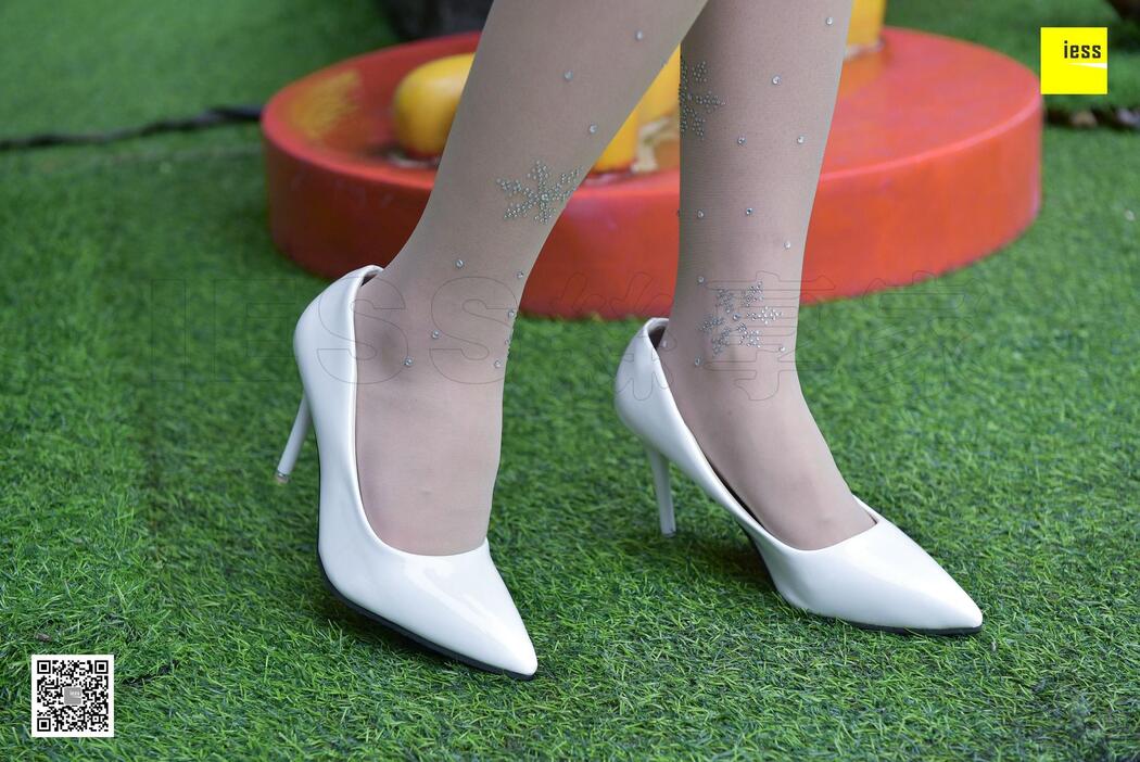 Silk Xiangjia 107 Jingjing "Crystal White Stockings" [IESS Weird and Interesting]