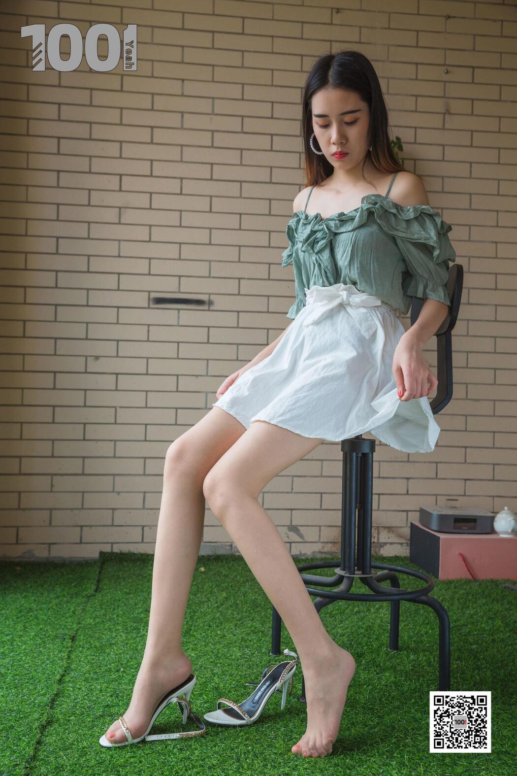 Model Watermelon "Concentrated Capsule 3" [IESS One Thousand and One Nights] Beautiful legs and silk feet