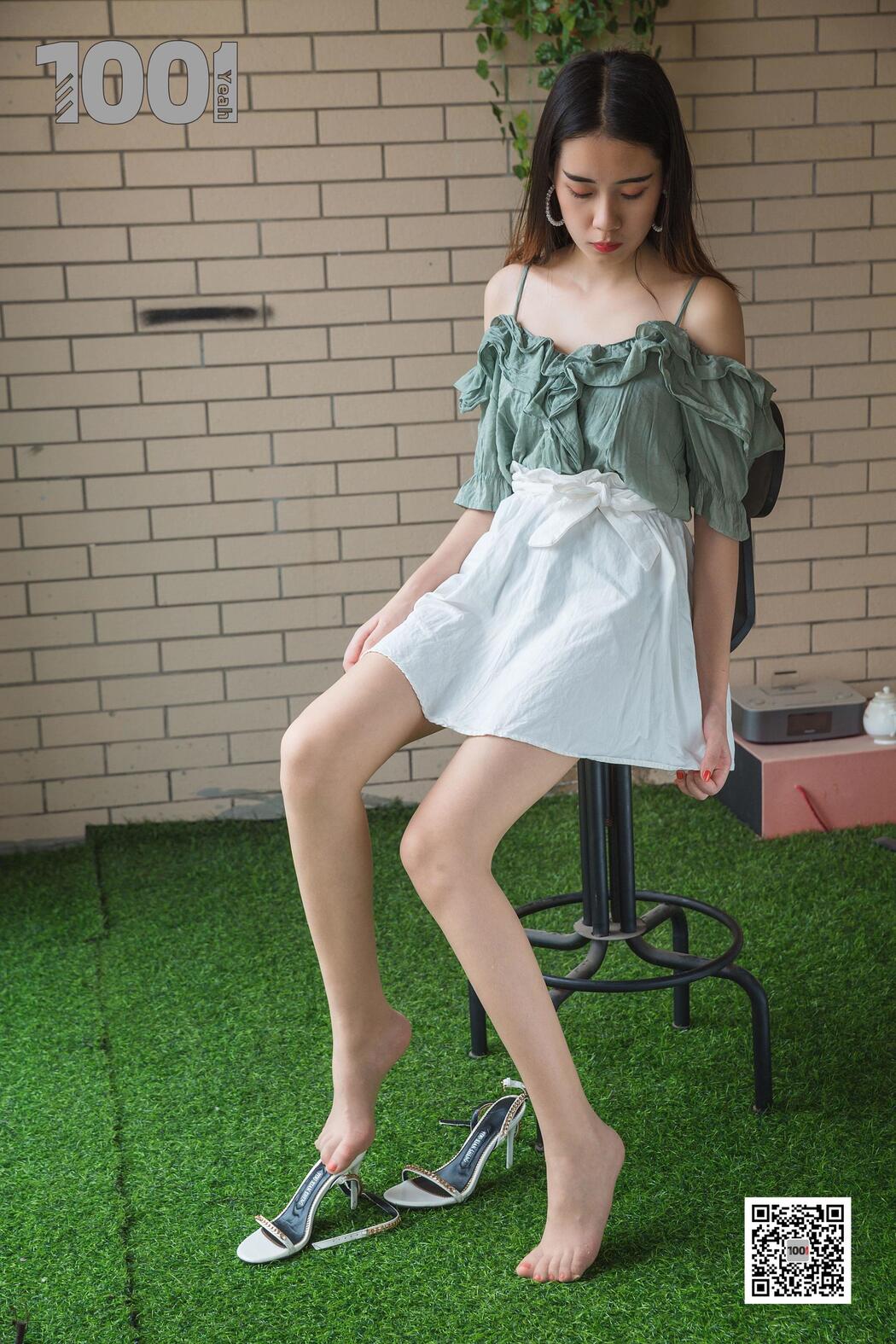 Model Watermelon "Concentrated Capsule 3" [IESS One Thousand and One Nights] Beautiful legs and silk feet