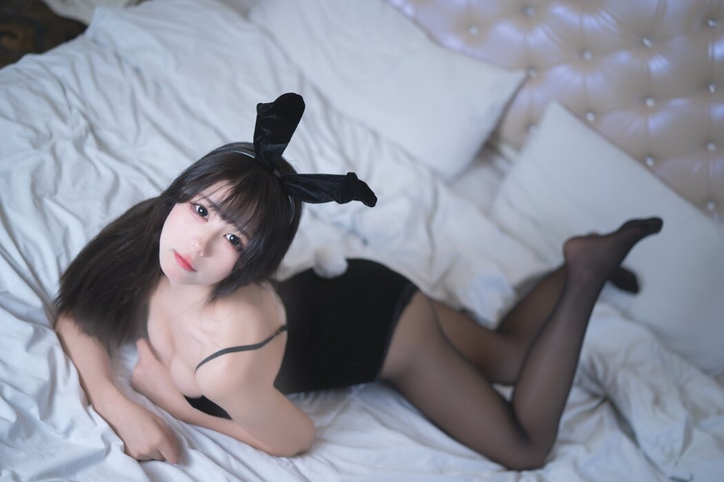 Coser@黏黏团子兔 – Night兔女郎