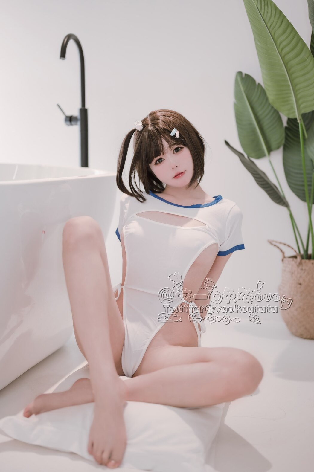 Coser@黏黏团子兔 – 纯白欲缸