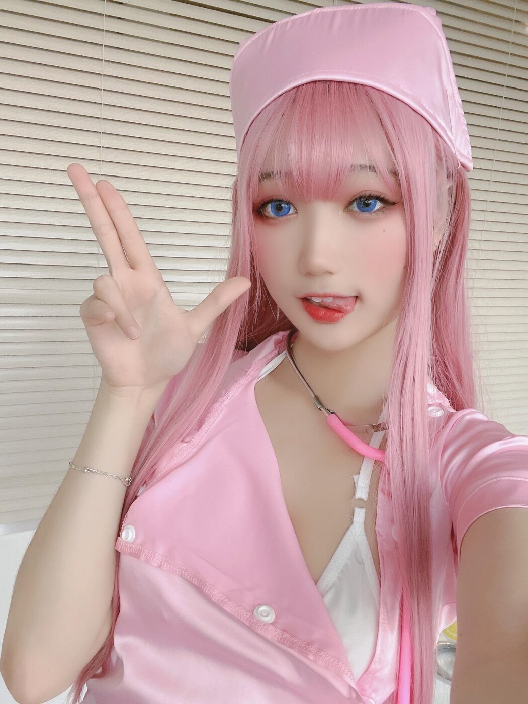 Coser@皮皮奶可可爱了啦 x 周叽是可爱兔兔 – 粉蓝护士