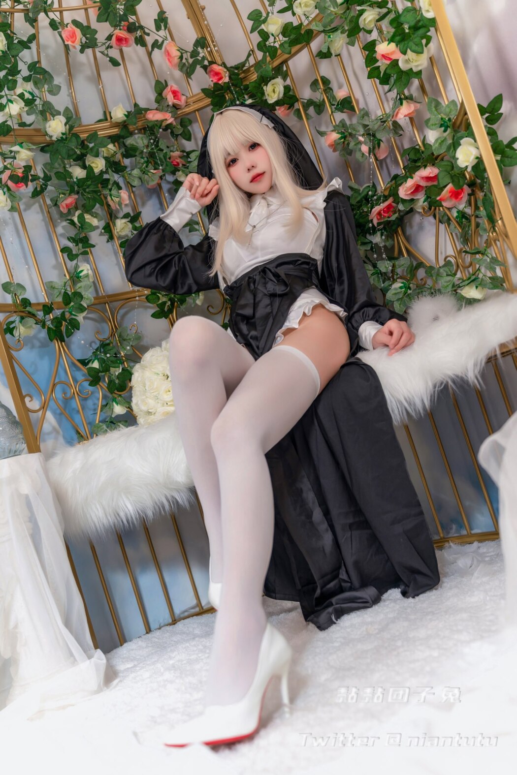 Coser@黏黏团子兔 Nun 修女