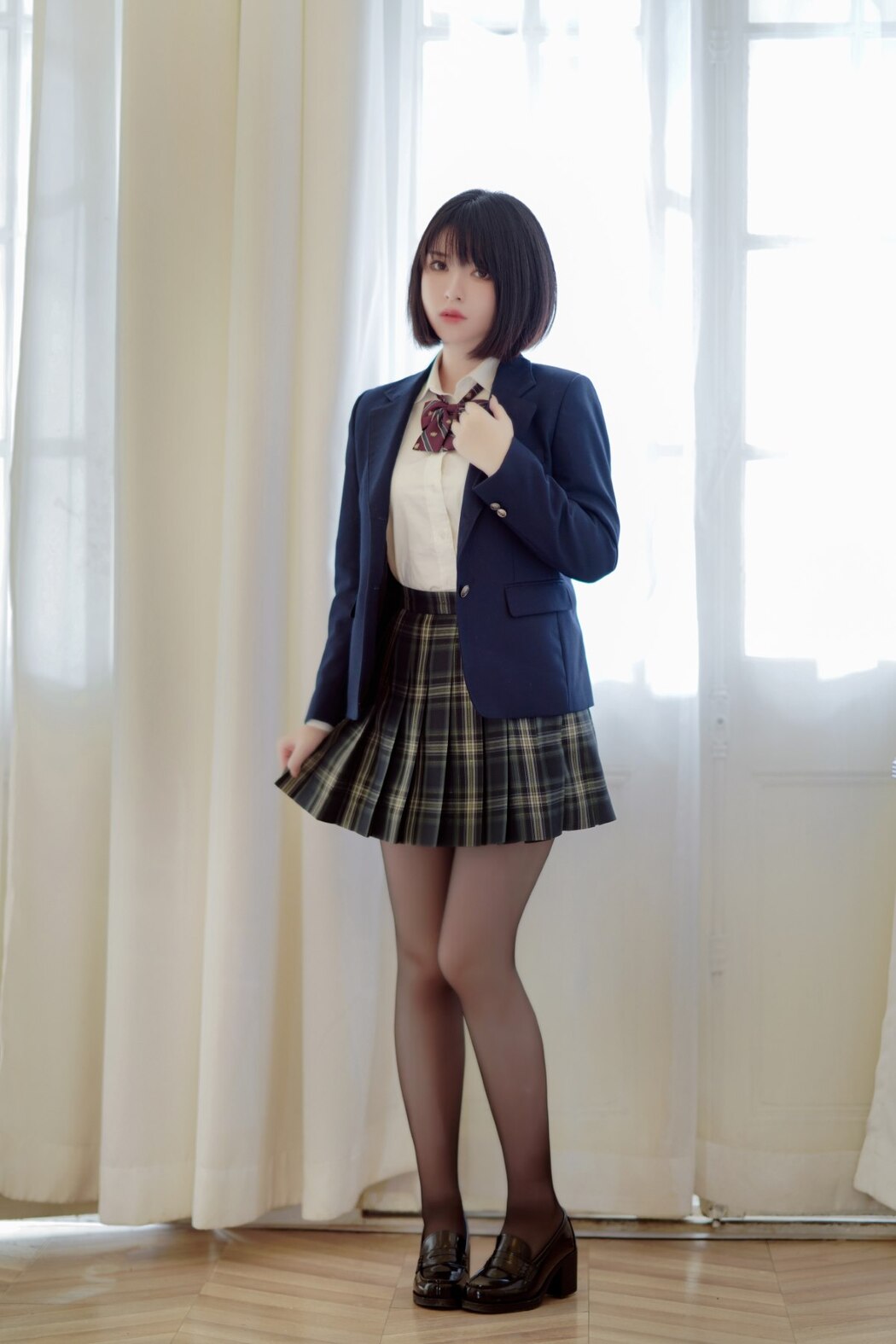 Coser@半半子 – 彼女の制服姿が好き