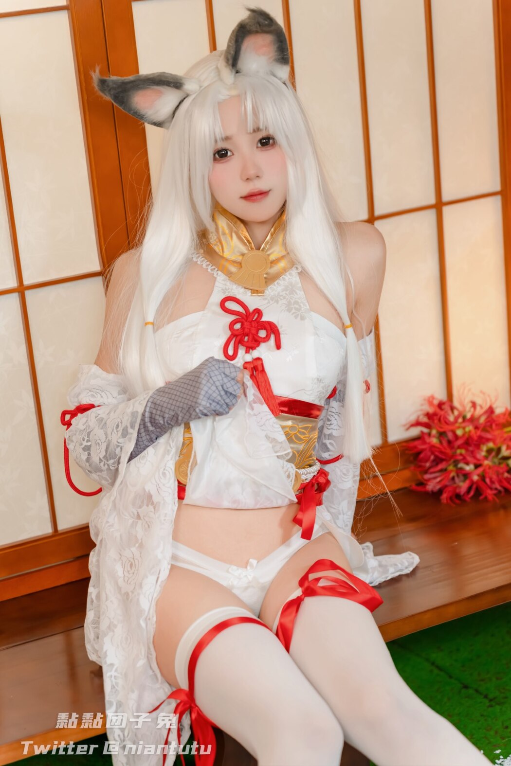 Coser@黏黏团子兔 – 白丝胡桃