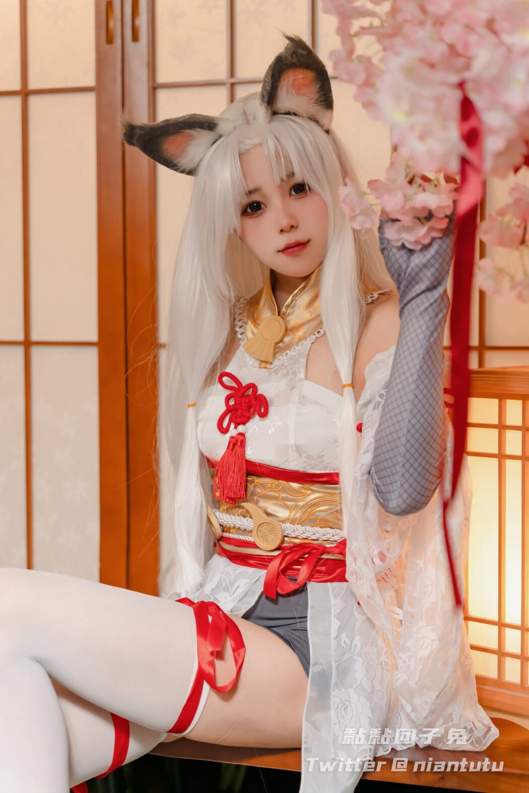 Coser@黏黏团子兔 – 白丝胡桃