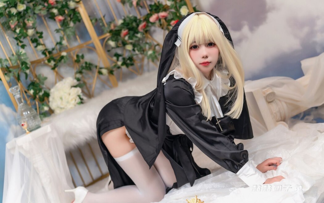 Coser@黏黏团子兔 Nun 修女