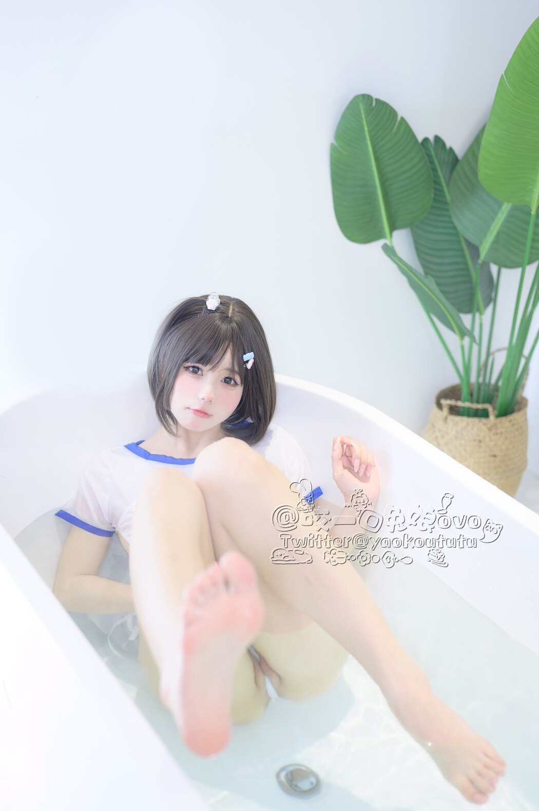 Coser@黏黏团子兔 – 纯白欲缸