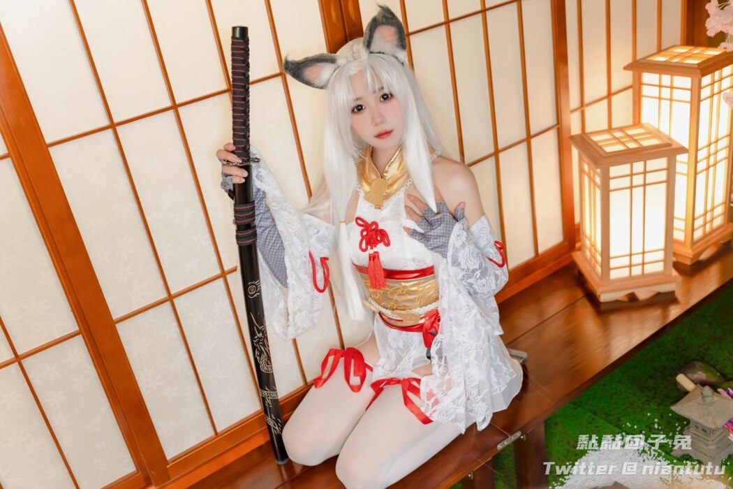 Coser@黏黏团子兔 – 白丝胡桃