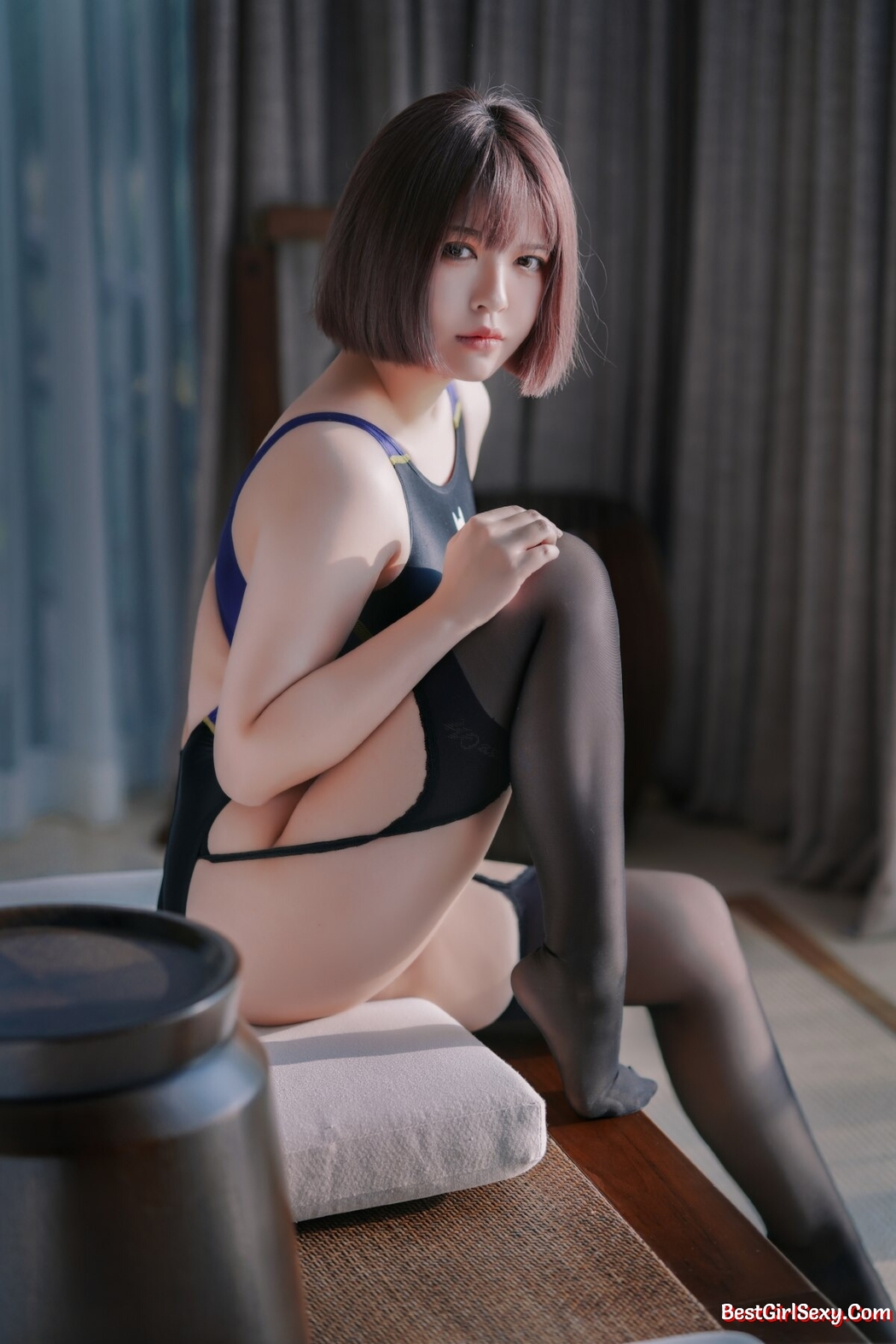 Coser@半半子 競泳水着を着た彼女