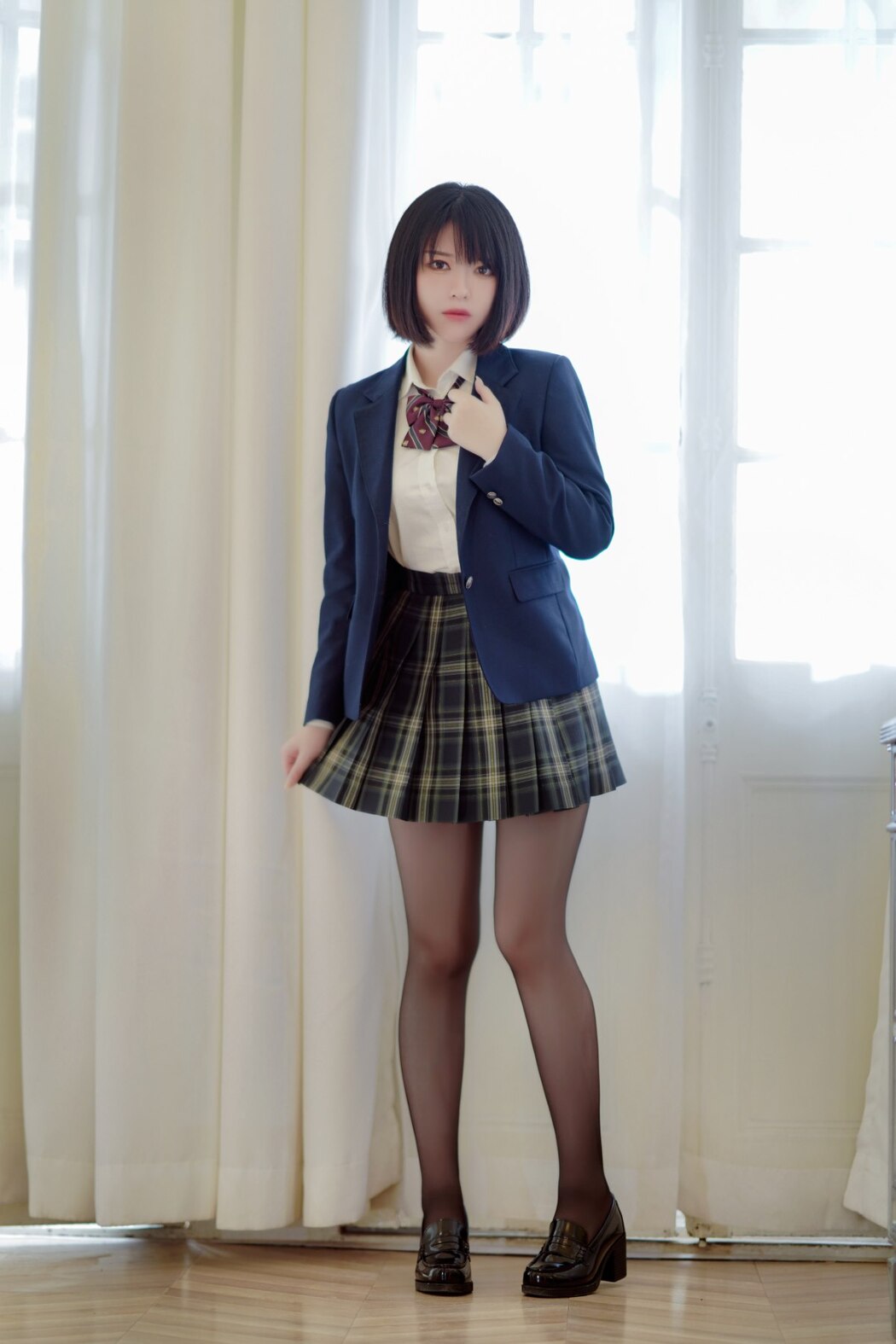 Coser@半半子 – 彼女の制服姿が好き