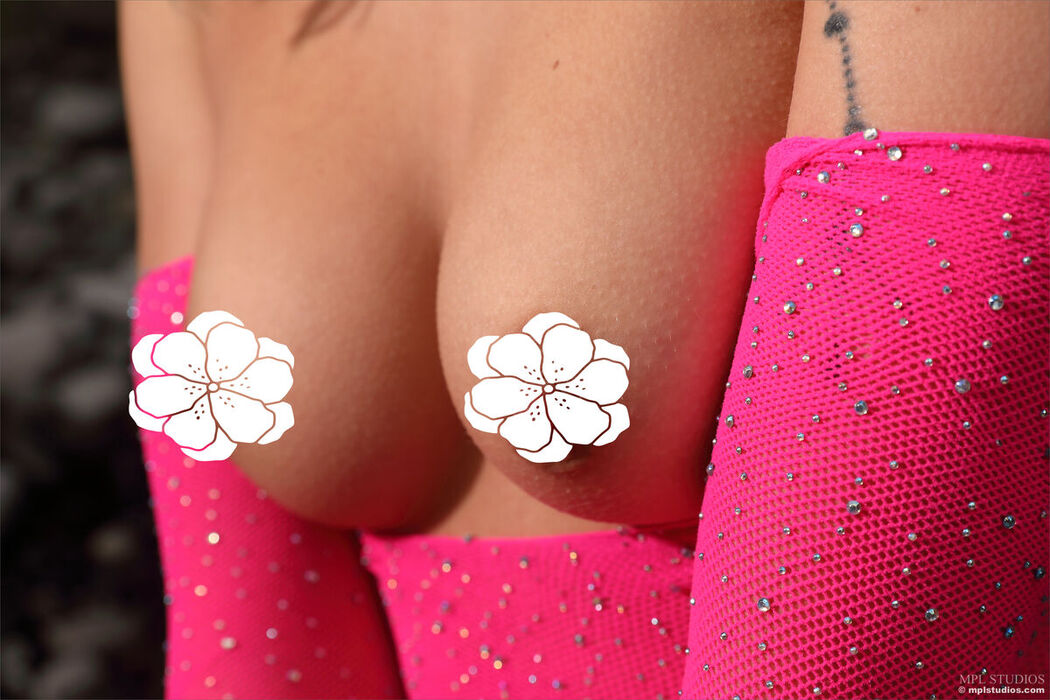 MPLStudios Avery – Pink Is Passion Part2