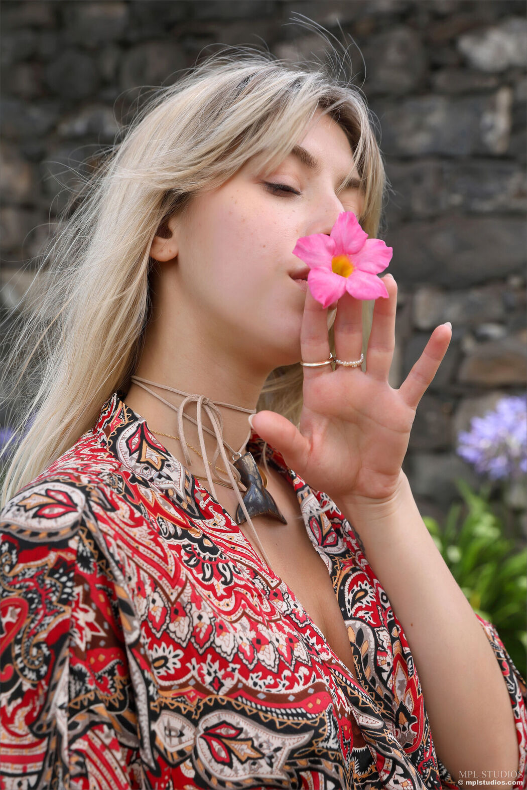 MPLStudios Avery – Postcard From Santa Cruz 1