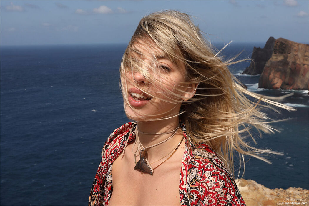 MPLStudios Avery – Postcard Sao Lourenco 1
