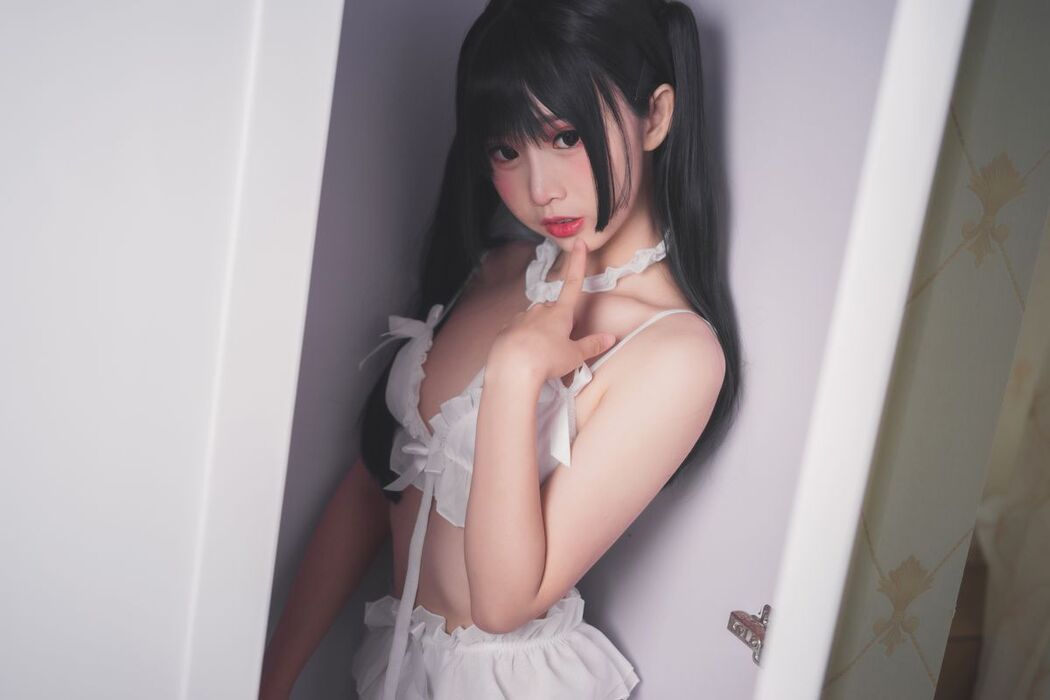 Coser@面饼仙儿 Vol.015 脑内少女 白内衣