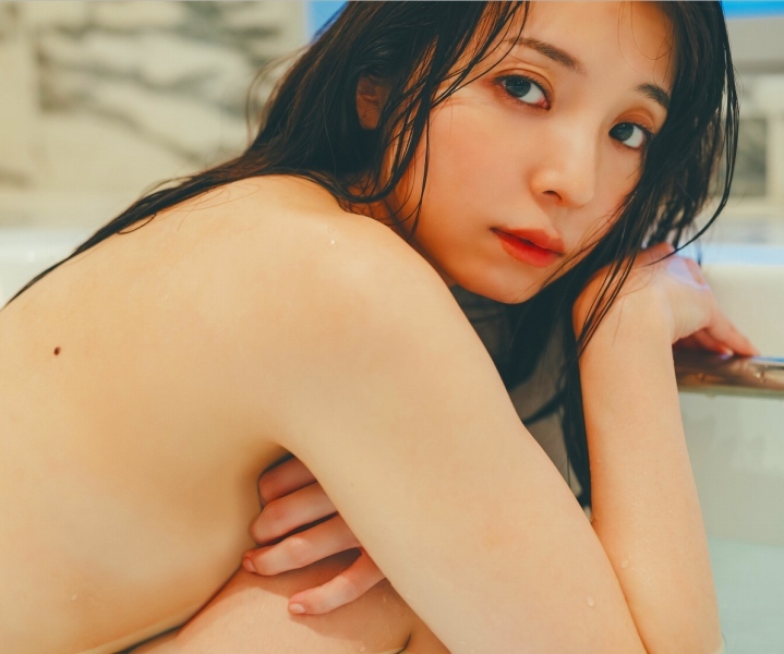  入来茉里 ヌード画像！濡れ場でパンティを脱がされセックスエロ画像！ Cover Photo