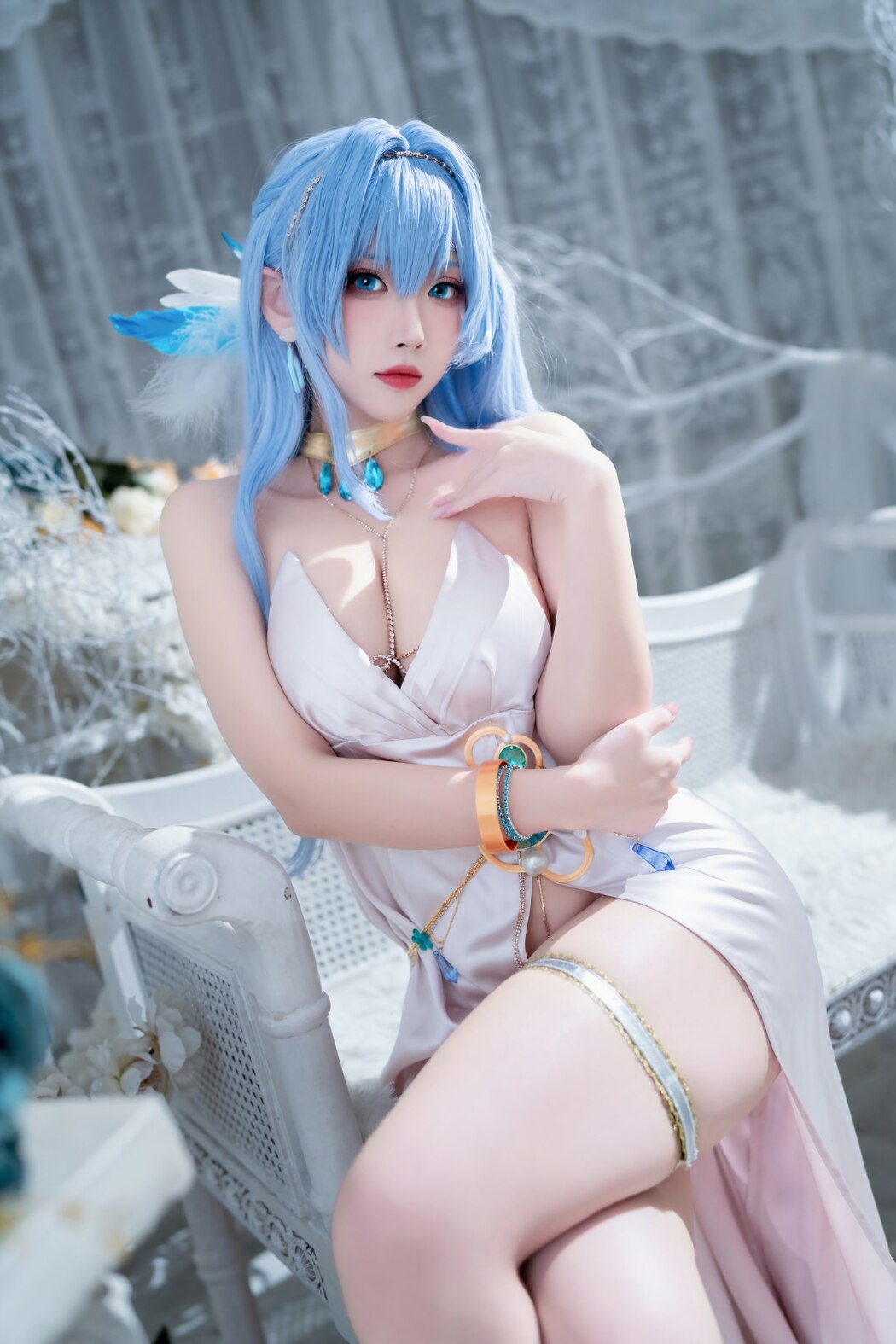 Coser@宮本桜 – Nikke胜利女神 海伦娜礼服