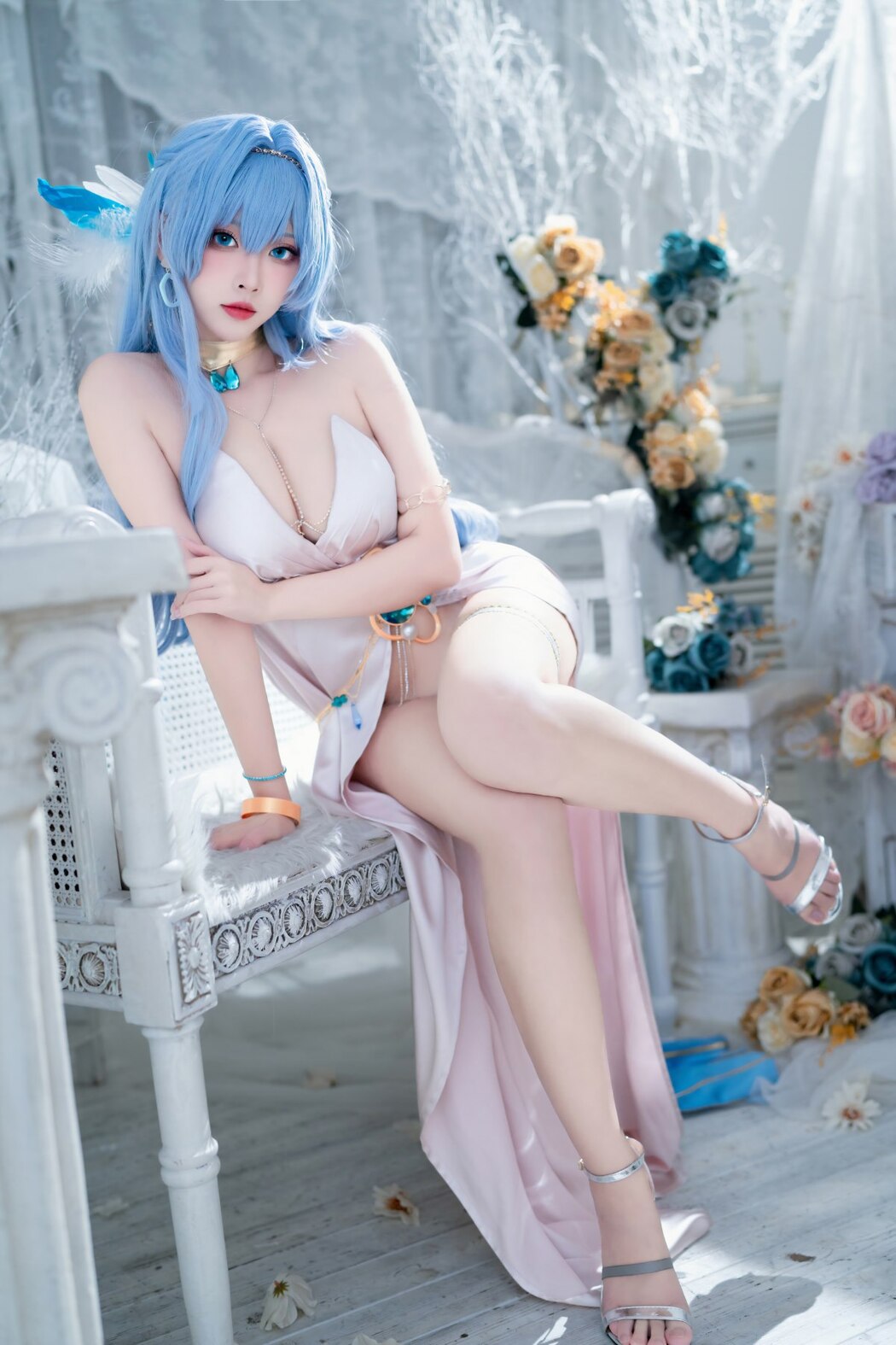 Coser@宮本桜 – Nikke胜利女神 海伦娜礼服