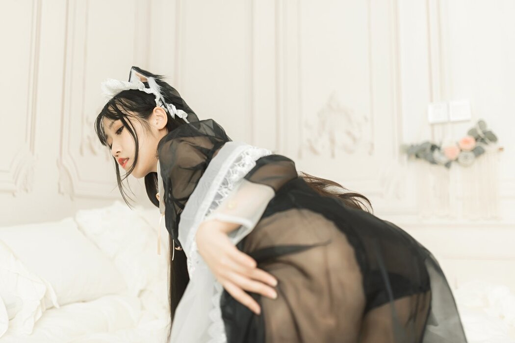 Coser@不呆猫 – 透明黑丝女仆