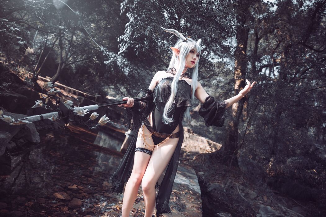 Beauty Coser Taro Yuko SJ "The Shining Swimsuit"