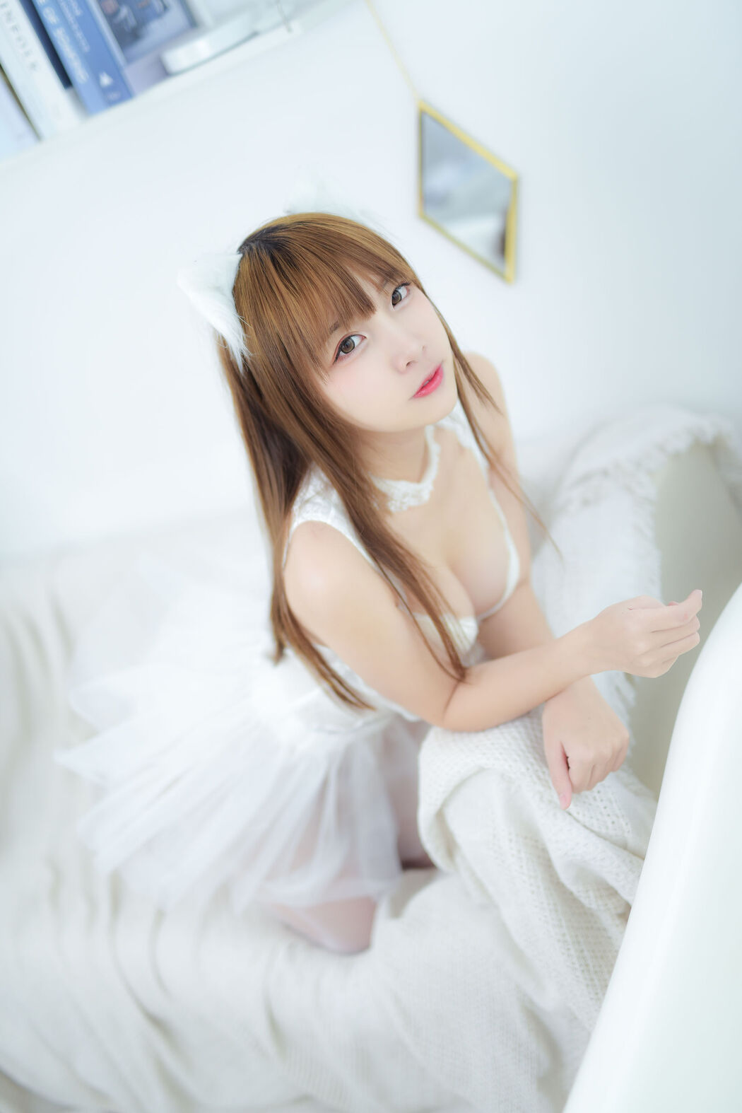 Beauty Coser Nizu Nisa "Pet Girl in Private White Wedding Dress"