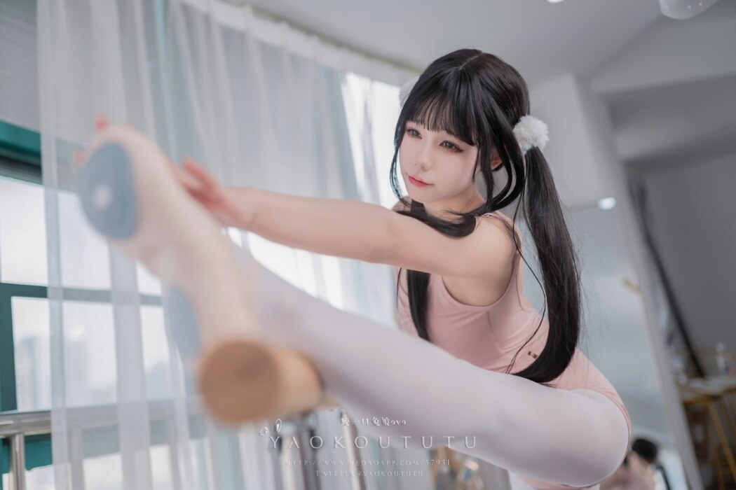 Coser@黏黏团子兔 – 来不及的舞蹈课