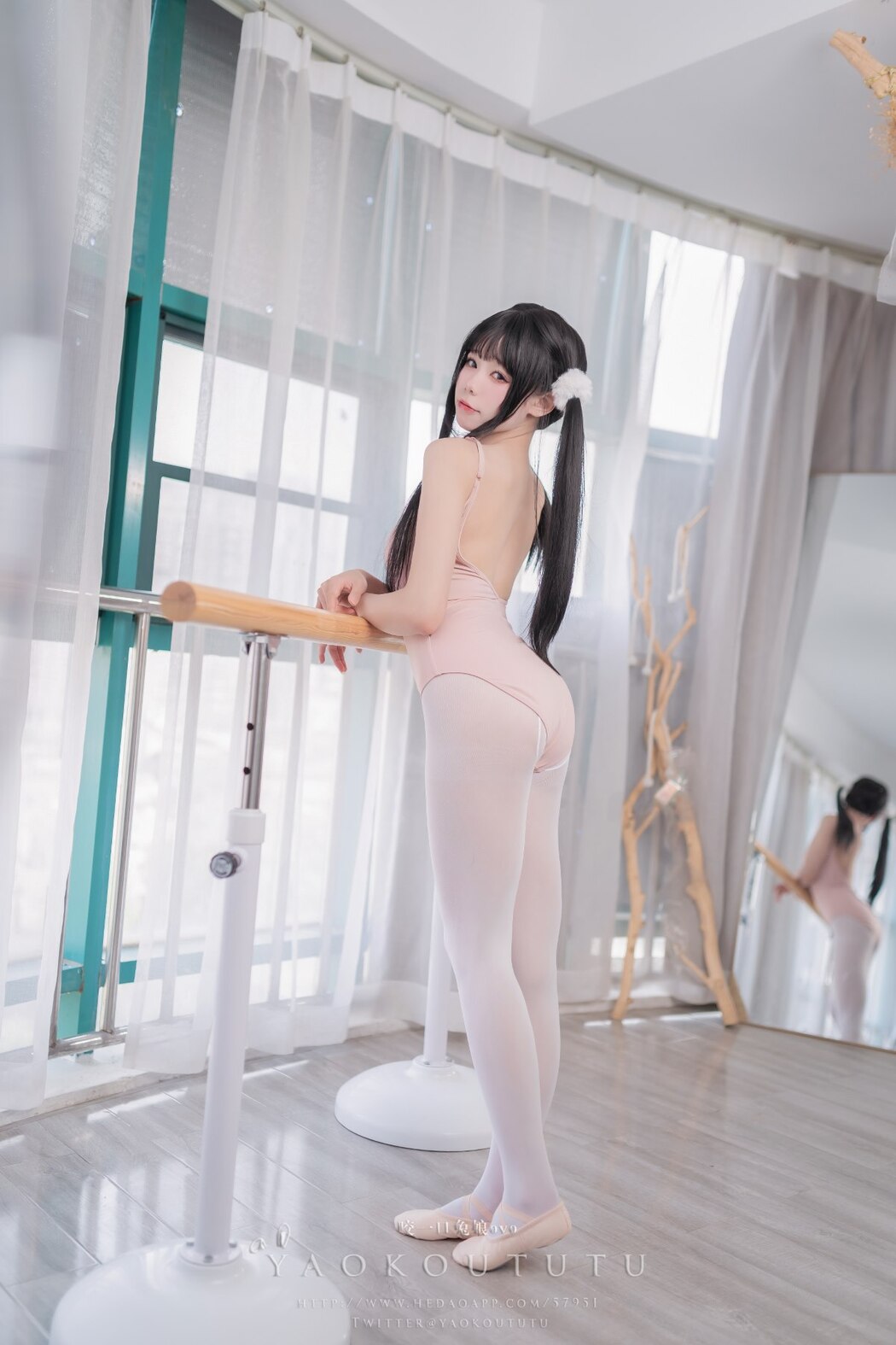 Coser@黏黏团子兔 – 来不及的舞蹈课