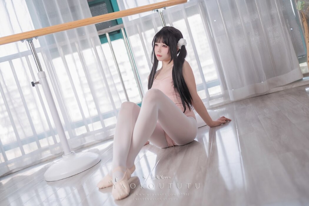 Coser@黏黏团子兔 – 来不及的舞蹈课