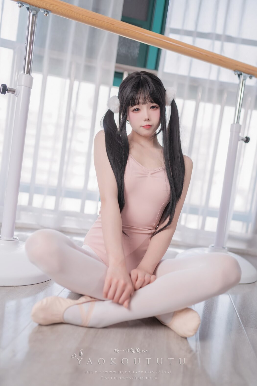 Coser@黏黏团子兔 – 来不及的舞蹈课