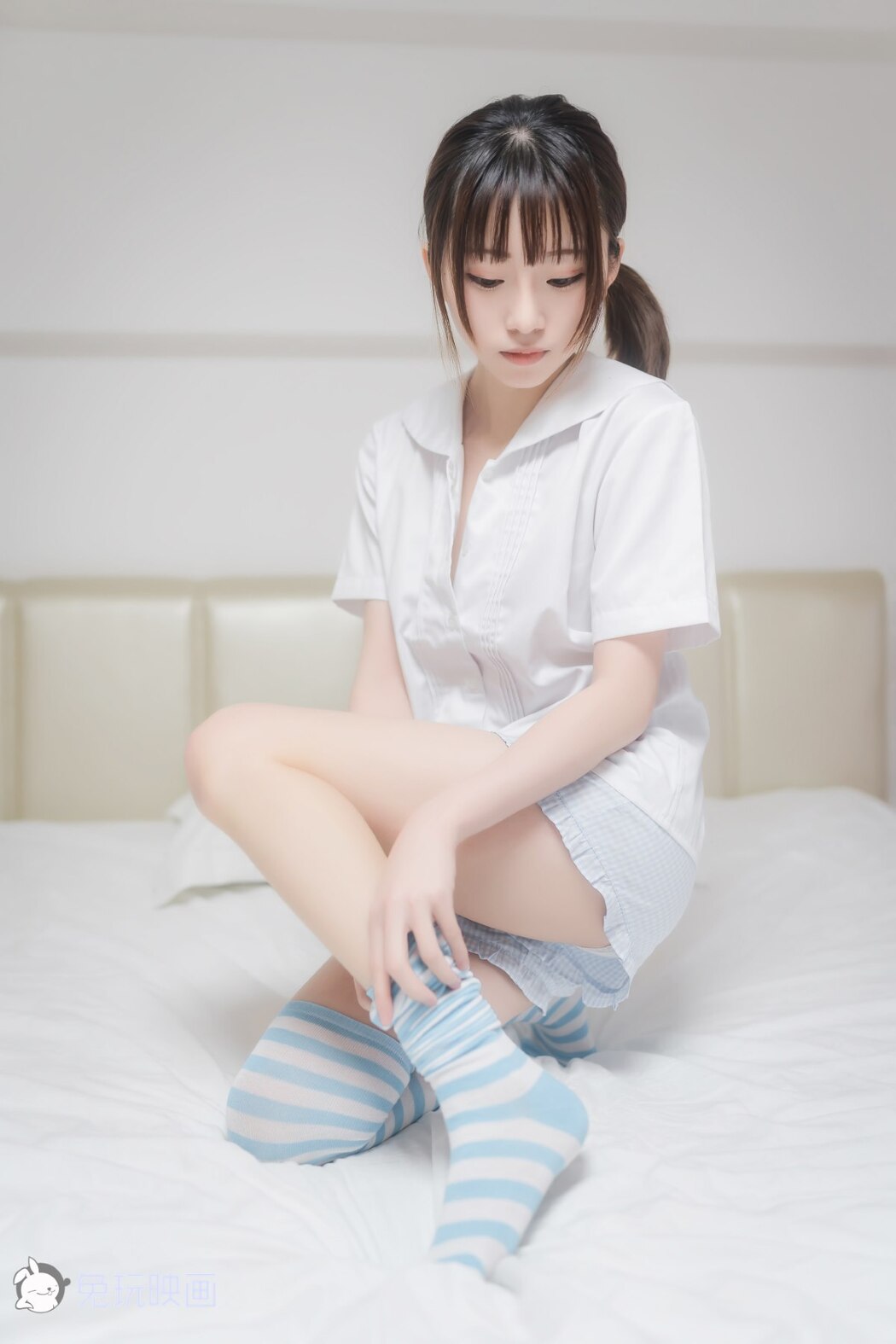 Coser@兔玩映画 Vol.049 蓝白条纹袜