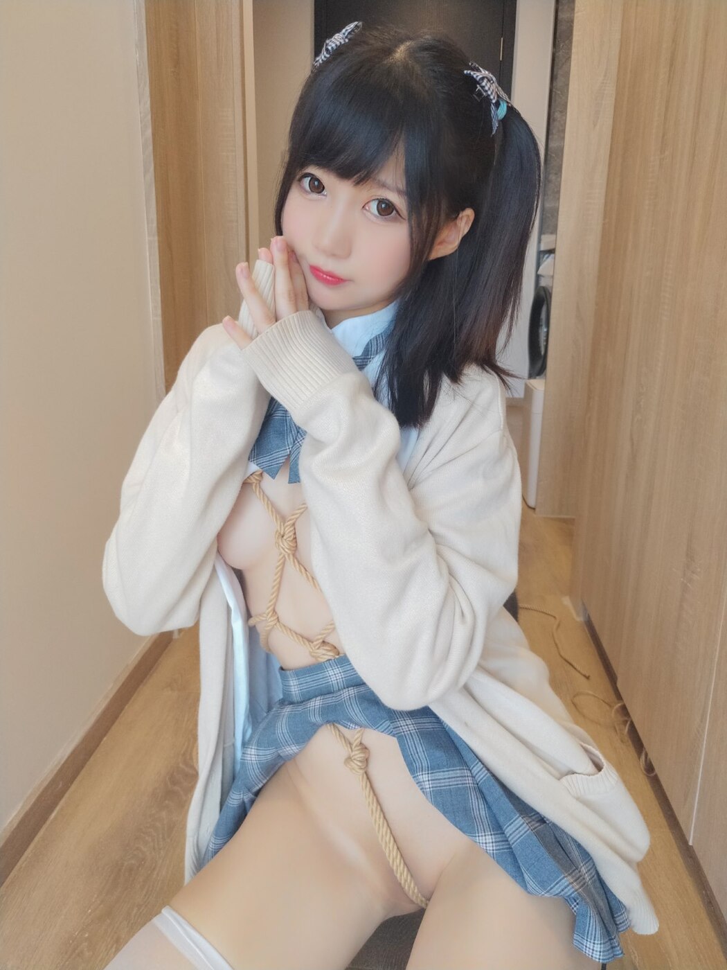 Coser@NAGISA魔物喵 女子高生を縛る