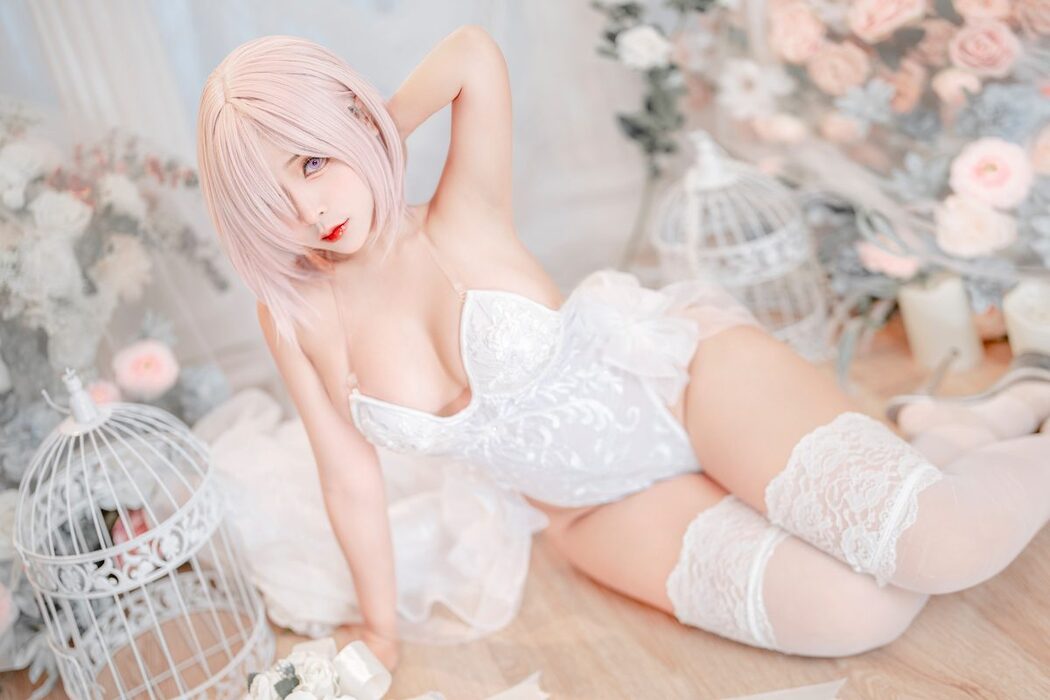 Coser@Sayo Momo – Mashu White Lingerie Body Oil