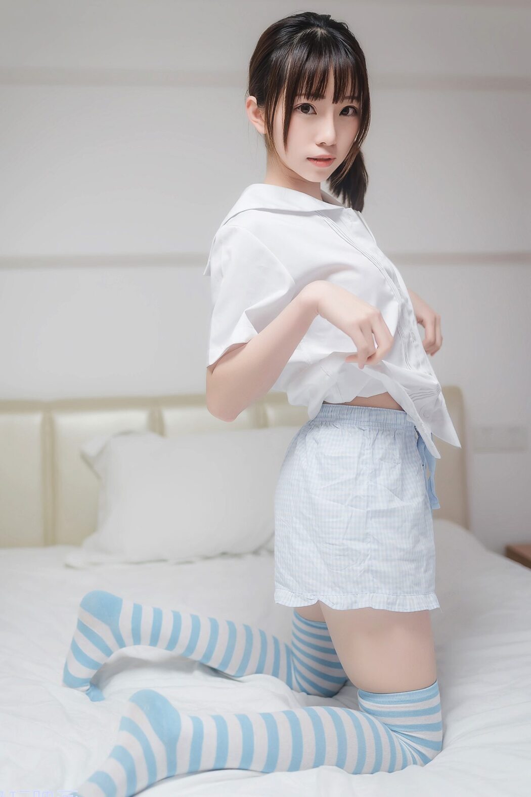 Coser@兔玩映画 Vol.049 蓝白条纹袜 Cover Photo