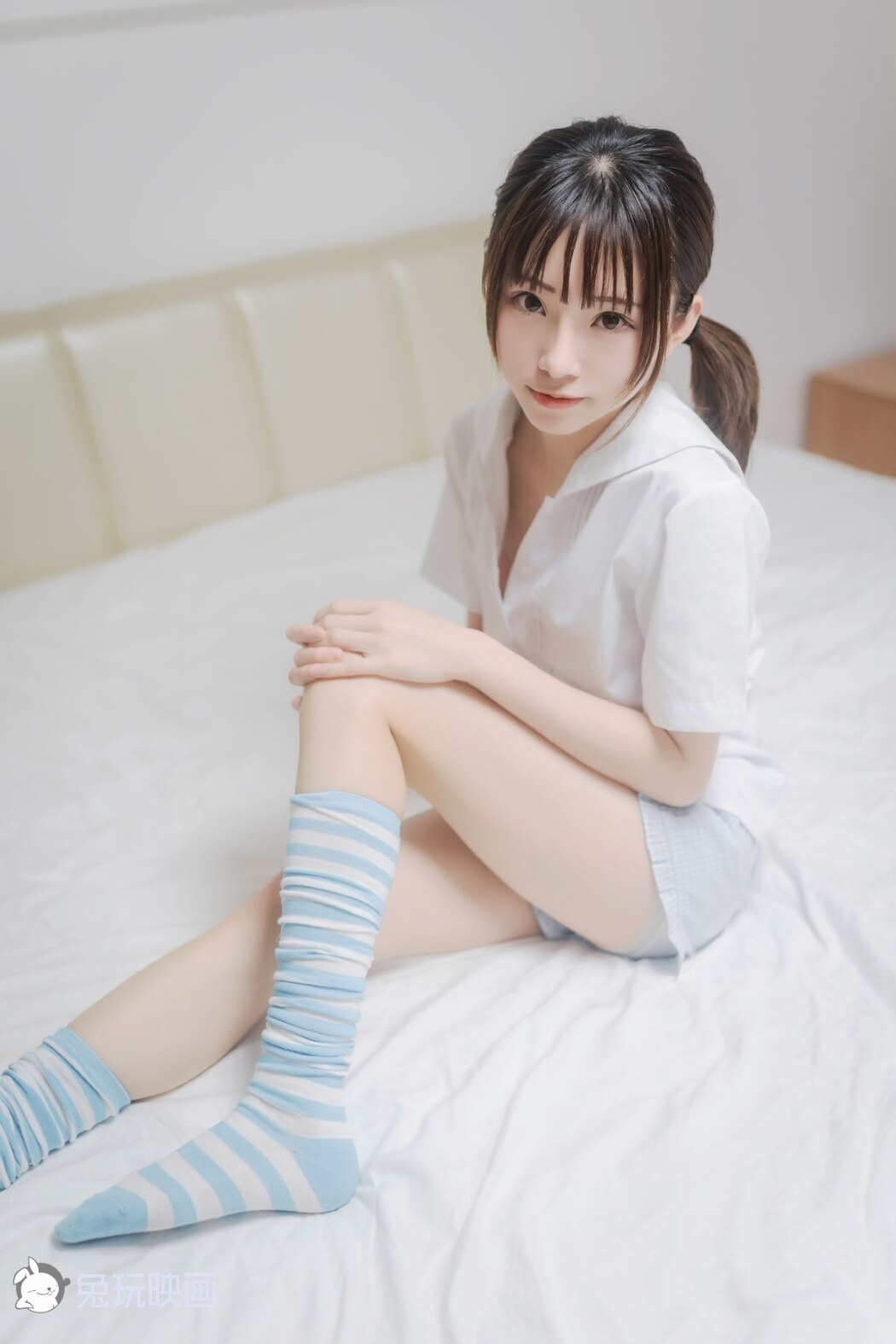 Coser@兔玩映画 Vol.049 蓝白条纹袜