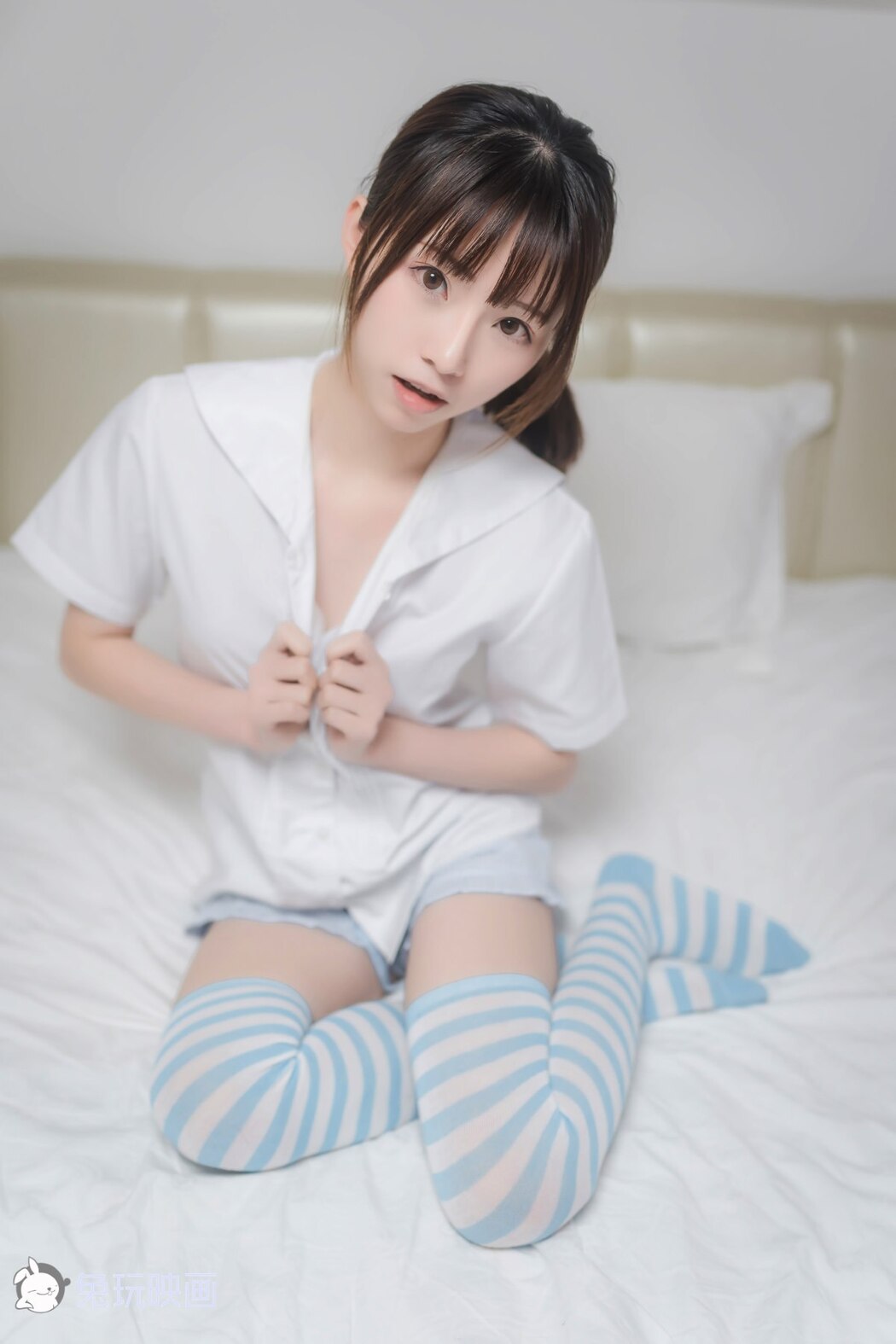 Coser@兔玩映画 Vol.049 蓝白条纹袜