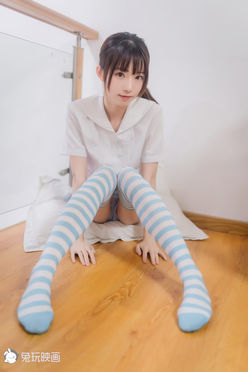 Coser@兔玩映画 Vol.049 蓝白条纹袜