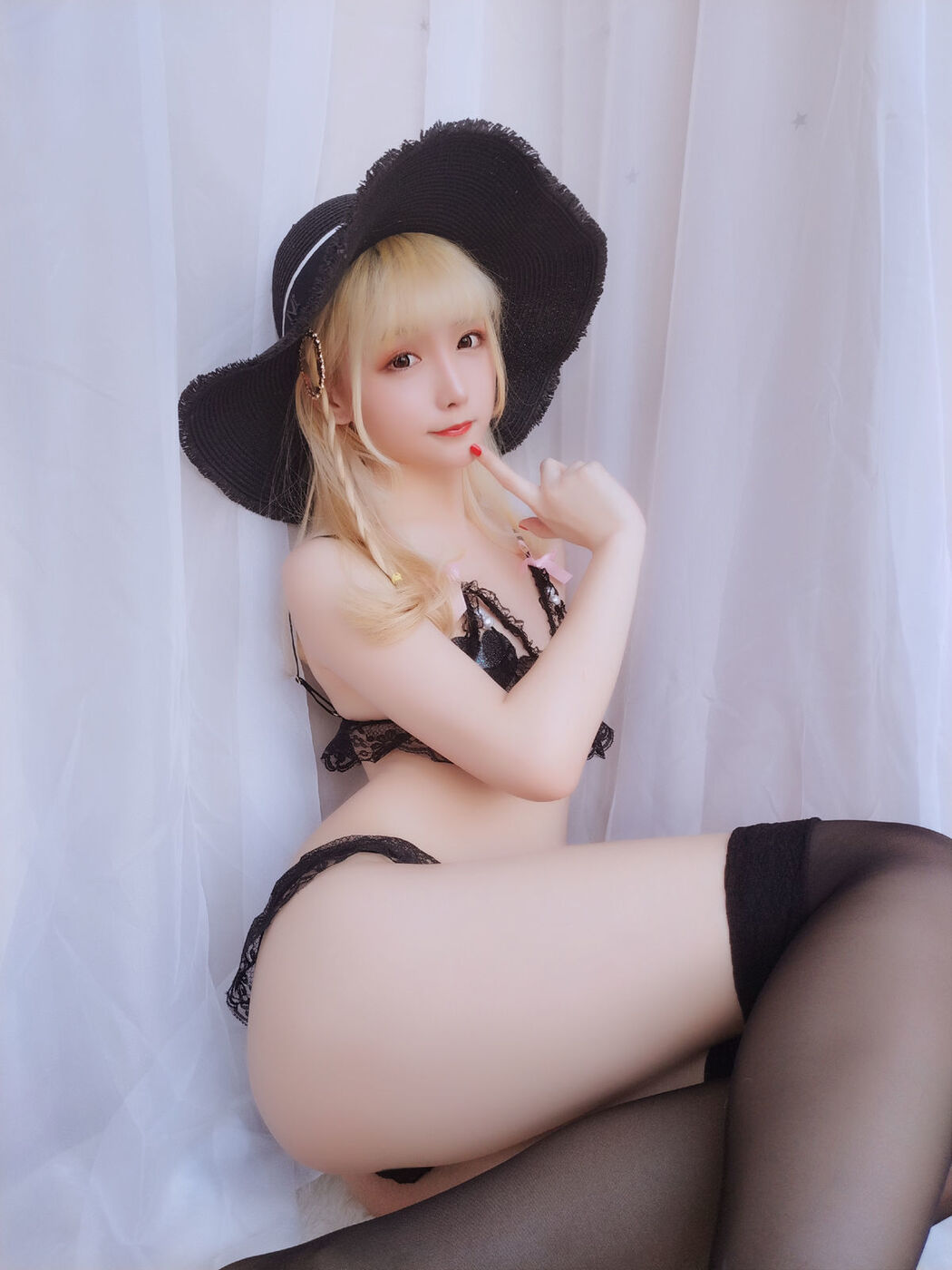 Mrs. COSER, Stars Are Late "Happy Holiday Package" [Welfare COSPLAY]