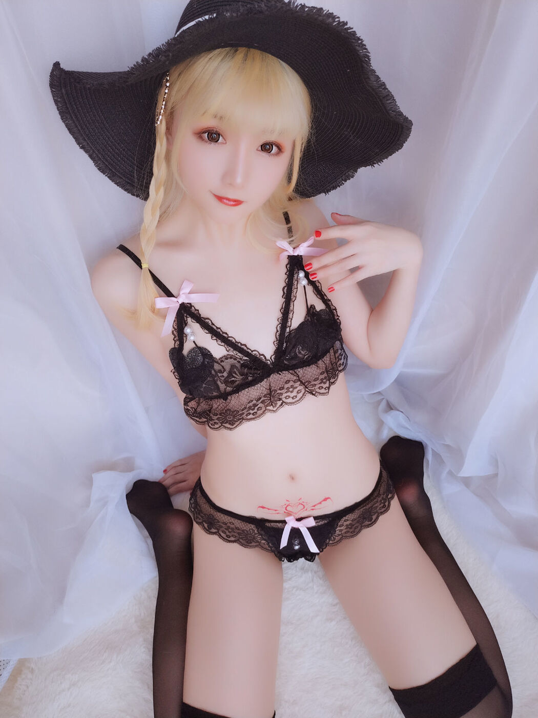 Mrs. COSER, Stars Are Late "Happy Holiday Package" [Welfare COSPLAY]