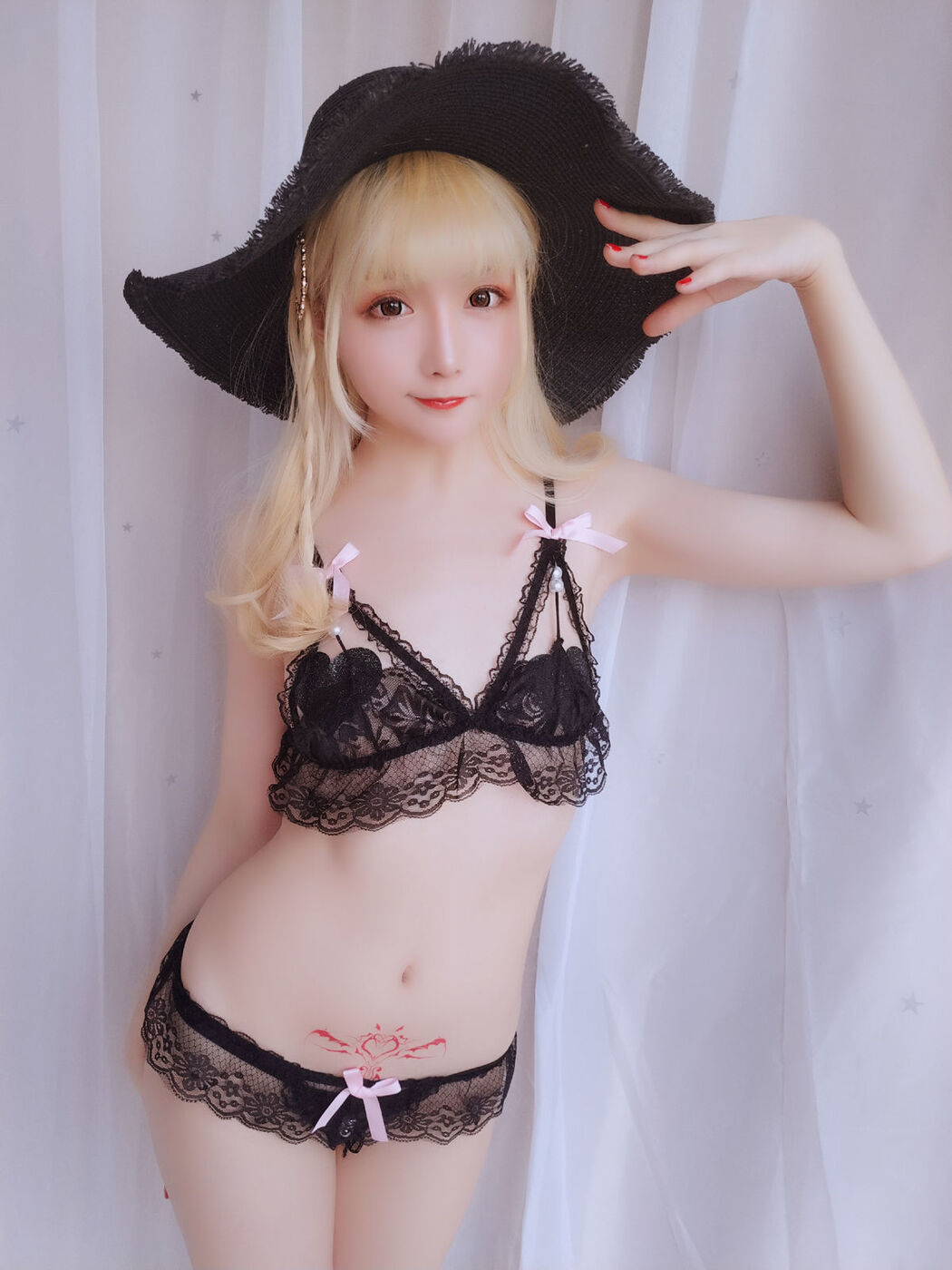 Mrs. COSER, Stars Are Late "Happy Holiday Package" [Welfare COSPLAY]